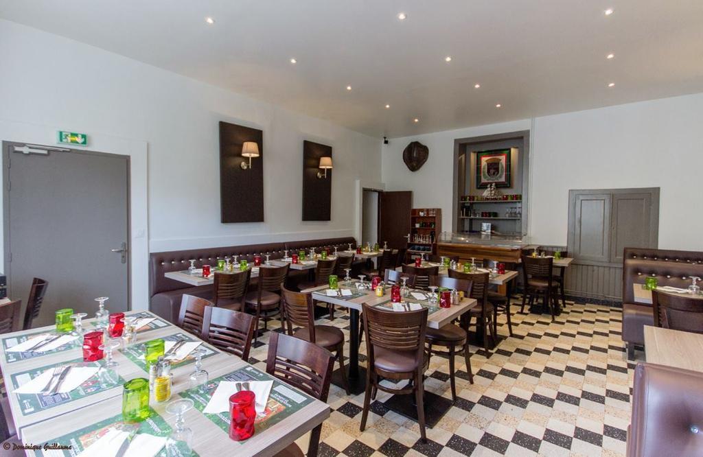 Hotel Restaurant Du Commerce Ла-Гуэньер Экстерьер фото