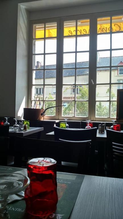 Hotel Restaurant Du Commerce Ла-Гуэньер Экстерьер фото
