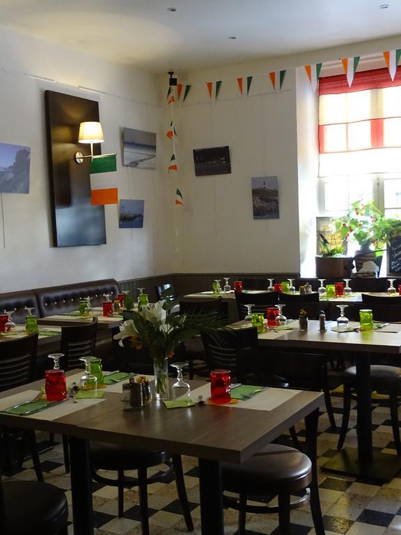 Hotel Restaurant Du Commerce Ла-Гуэньер Экстерьер фото