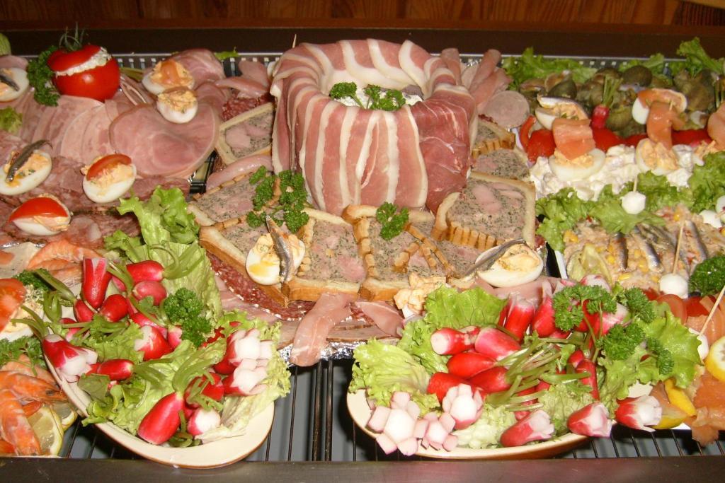 Hotel Restaurant Du Commerce Ла-Гуэньер Экстерьер фото